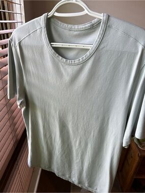 Lululemon 5 year basic tee light blue large